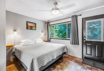 Mount Olympus Suite, Room 9 at Mount Walker Inn has Balcony rooms