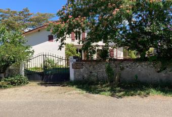 la petite Poyannaise has Balcony rooms