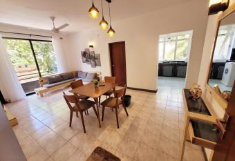 Lovely apartment in relaxing homey environment. allows 18 year olds to book a room