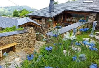 Casa do Bico has Balcony rooms