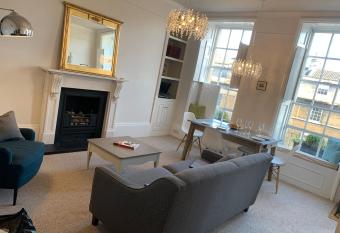 Bijoux Central Bath Period Apartment and Parking allows 18 year olds to book a room