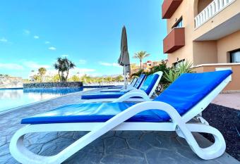 T1Standard Apartment with Wifi, AC and pool, well connected in the South of Tenerife allows 18 year olds to book a room