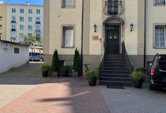 Villa Admiral allows 18 year olds to book a room