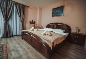 Villa 1880 has Balcony rooms