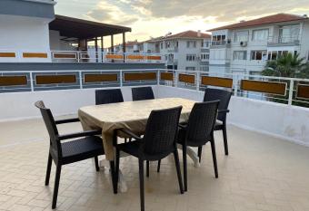 Near Beach Large Apartment in Sarimsakli /Ayvalik has Balcony rooms