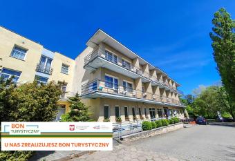 Hotel Miramar allows 18 year olds to book a room