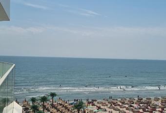 Studio Promenada Navodari direct la mare allows 18 year olds to book a room