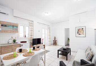 Lilly s White Studios Chersonisos centre has Balcony rooms