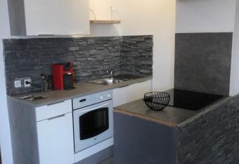 Super beau studio has Balcony rooms