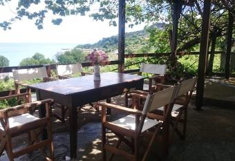 Kiwi stonehouse has Balcony rooms