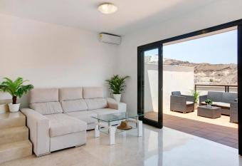 Casa El Risco has Balcony rooms