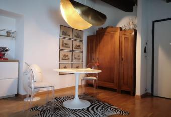 Romantik, charming house allows 18 year olds to book a room