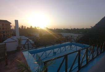 Babalao Rooftop Hotel has Smoking/Balcony rooms