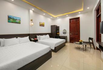 Hanoi Airport Suites Hostel & Travel has Balcony rooms