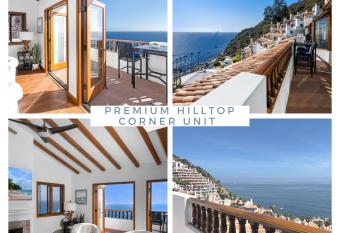 Premium Ocean Corner Unit, Fireplace, Golf Cart, 21 Steps from Top has Balcony rooms