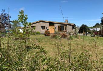 Roadside House has Balcony rooms