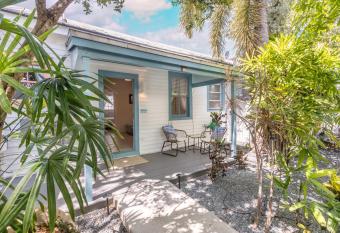 Atocha Cottage has Balcony rooms