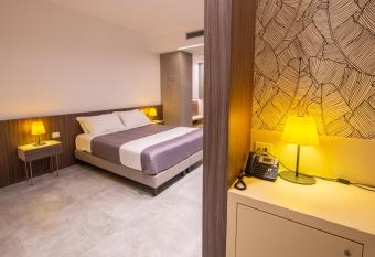 Kor   Hotel has Balcony rooms