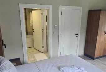 GRAND   AYKARAM HOTEL has rooms with a private hot tub