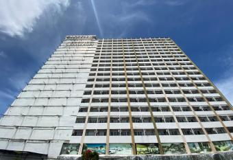 Hozby Skyview Setiabudi has Balcony rooms