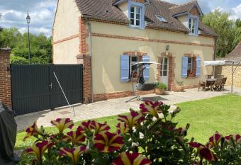 Gite les Merlettes has Balcony rooms