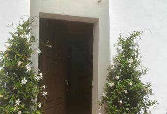 Villetta Panoramica allows 18 year olds to book a room