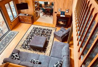 Paradise Home Near Pool; Big Bass Lake Community has Balcony rooms