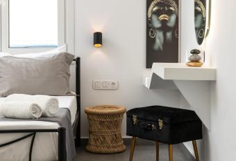 Anemela studio lux allows 18 year olds to book a room