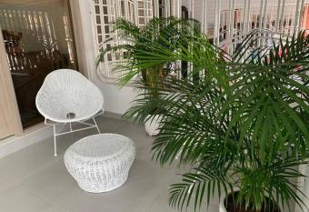 Nueva y Amplia casa con estacionamiento gratuito has Balcony rooms