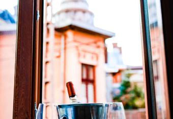 Apartament ultracentral allows 18 year olds to book a room