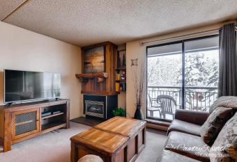 Perfect Mountain Getaway On The Slopes with Onsite Summer Hiking Trails, Walk to Town TE315 has Balcony rooms