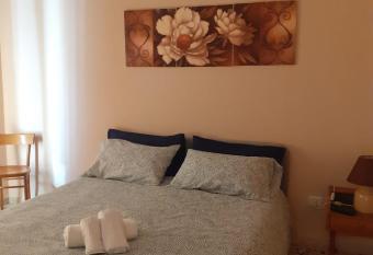 A Due Passi Dal Centro has Balcony rooms