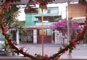 KITNET COM GARAGEM BARRA DO JUCU has Balcony rooms