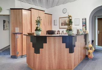 Hotel H  ttl - Garni allows 18 year olds to book a room