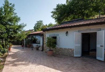 Sicilian Sunrise Host has Balcony rooms