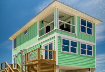 Cornerstone Beachside Cottage has Balcony rooms