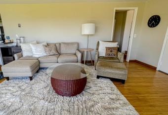 Mutiny Bay Getaway has Balcony rooms