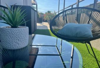 APPARTEMENT 3 pi  ces TOIT TERRASSE de 78m2 A 5 MN DES PLAGES has Balcony rooms