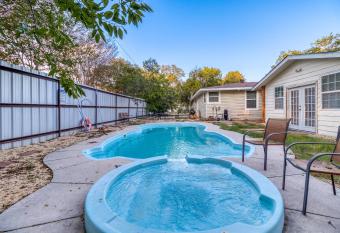 Jupe There it is - Pool has Balcony rooms