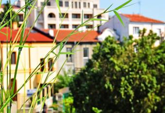 Apartment 4 CITY s SIGHTS and BEACH allows 18 year olds to book a room