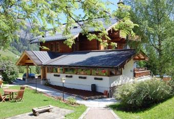 Landgasthof Kirchenwirt has Balcony rooms