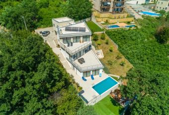 Villa Deluxe with sea view has Balcony rooms