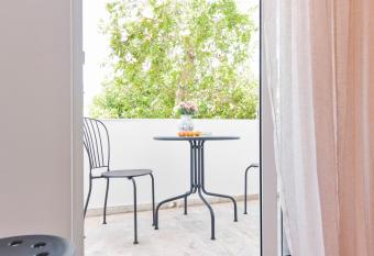 El Verano Apts allows 18 year olds to book a room