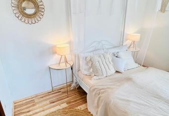 Cloud 9 , Apartment mit Garage und Garten in N  he der Uniklinik, Bosch, Ina Schaeffler allows 18 year olds to book a room