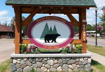 Boulder Bear Motor Lodge has Balcony rooms