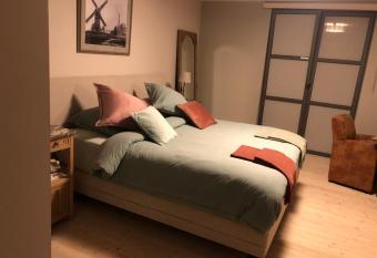 NeNe allows 18 year olds to book a room