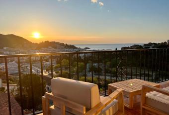 ZEN Apartment sea views has Balcony rooms