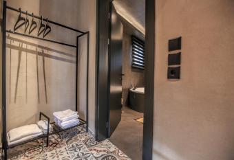 Meteora Heaven and Earth Kastraki premium suites allows 18 year olds to book a room