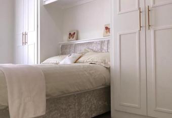 Cheerful 3Bed Spacious Holiday Home has Balcony rooms