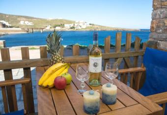 Sea Garden Suite - Loutra Kythnos has Balcony rooms